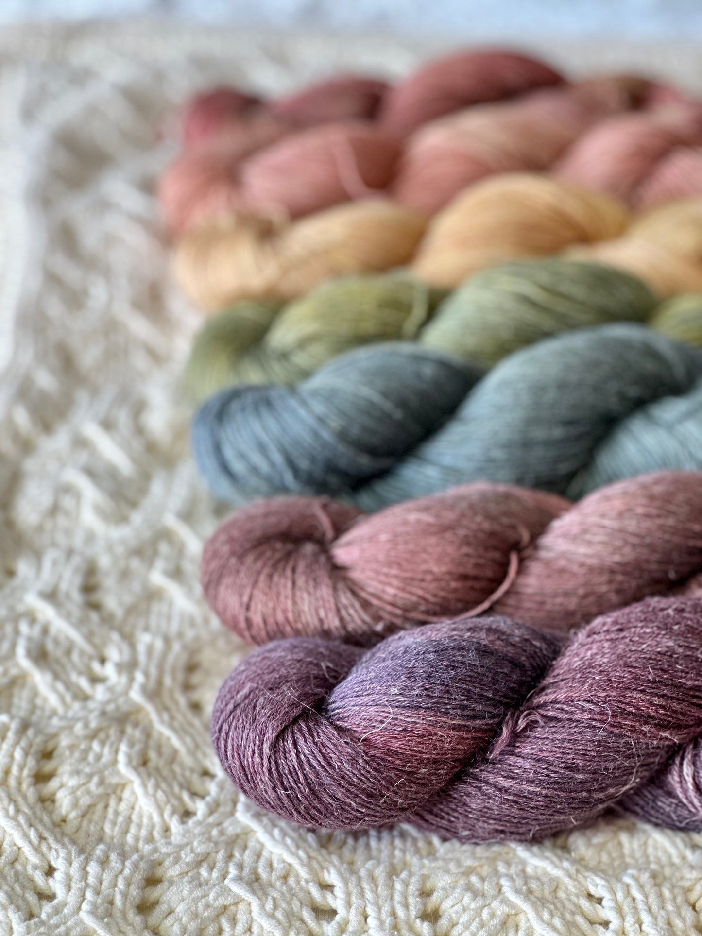 Soft Linen Fingering / Queens Crown