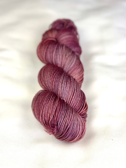 Winter Pillow Worsted / Red Beryl